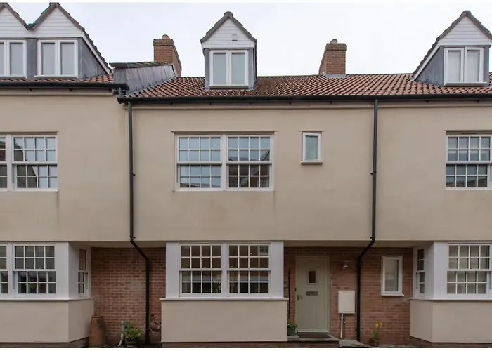 Wells City Centre, Quiet Mews House, Sleeps 6