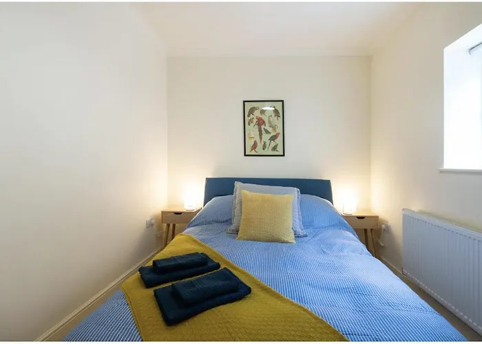 Wells City Centre, Quiet Mews House, Sleeps 6