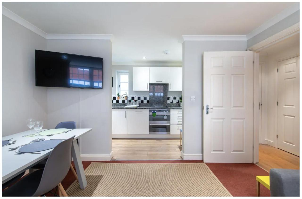 Centre, Quiet Mews House, Sleeps 6 Holiday home *