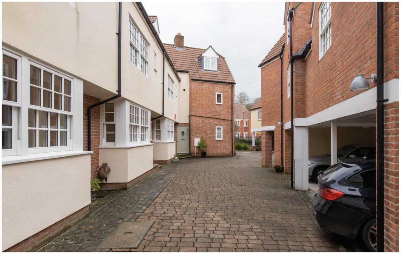 Centre, Quiet Mews House, Sleeps 6 Holiday home *