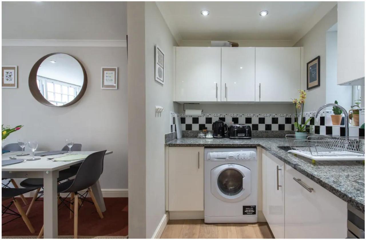 Centre, Quiet Mews House, Sleeps 6 *