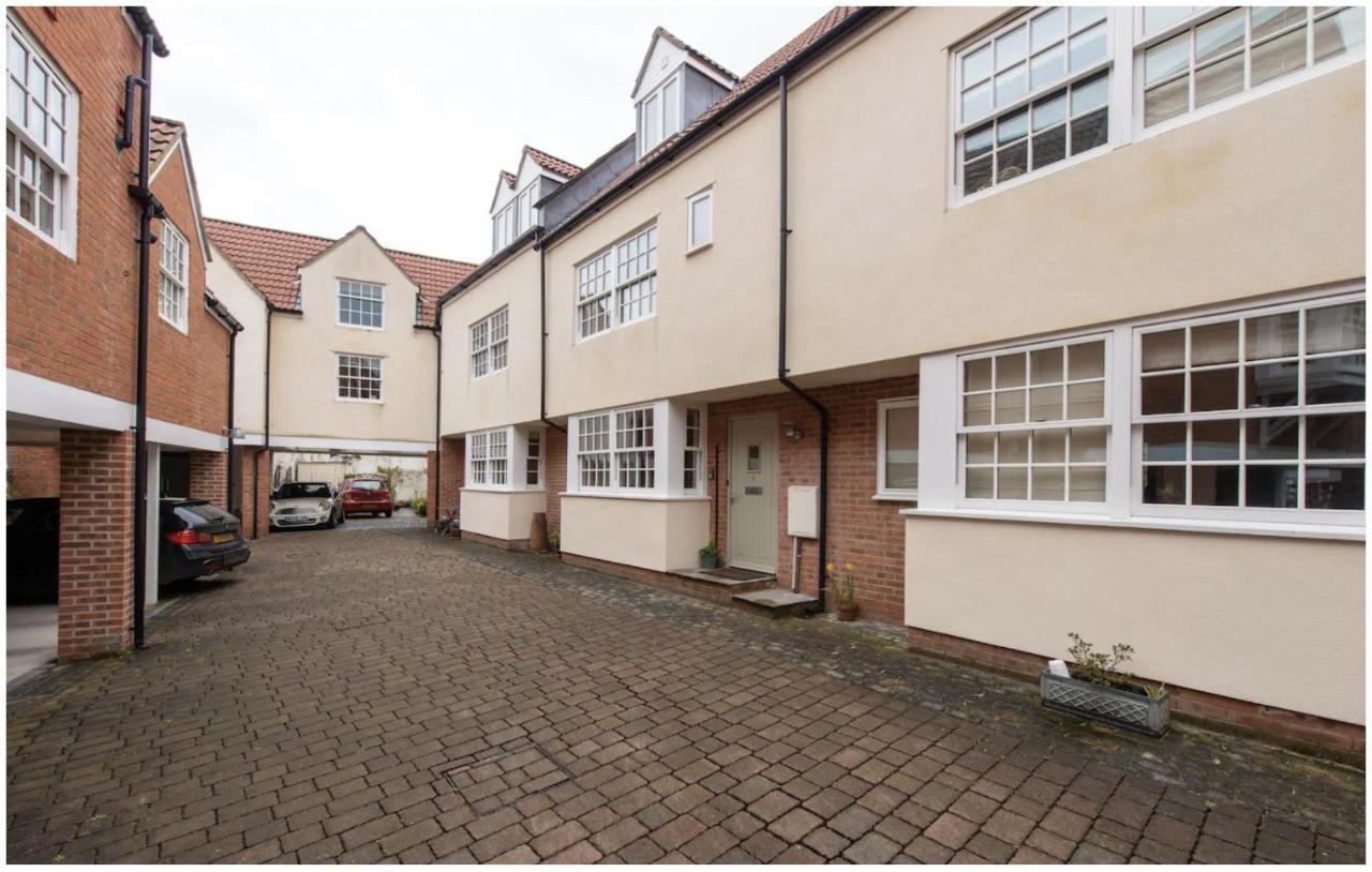 Holiday home Centre, Quiet Mews House, Sleeps 6 *