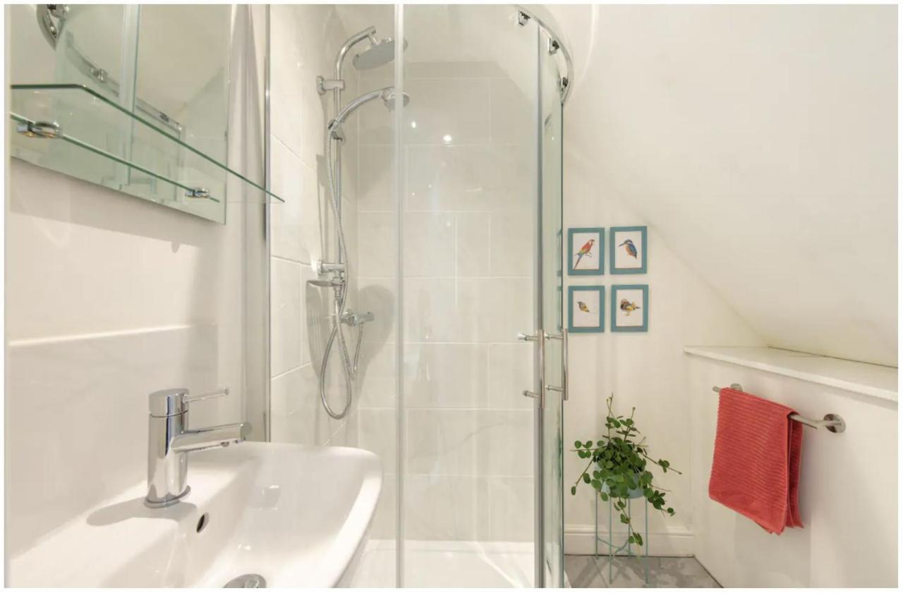Centre, Quiet Mews House, Sleeps 6 * Wells